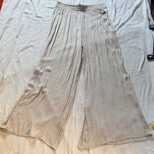 Zara Cream Color Wide-Leg Silk Like Flowy Pants XL. Like New